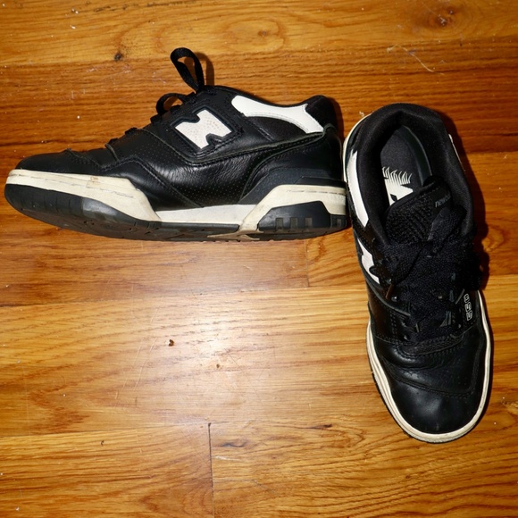 New Balance 550 - Black & White - Woman's Size 6 - Picture 5 of 7